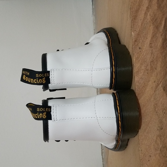 NEW! Dr. Martens 1460 8-Eye Boot - Little Kid - White sz 7 NWT Price Firm - Picture 9 of 11